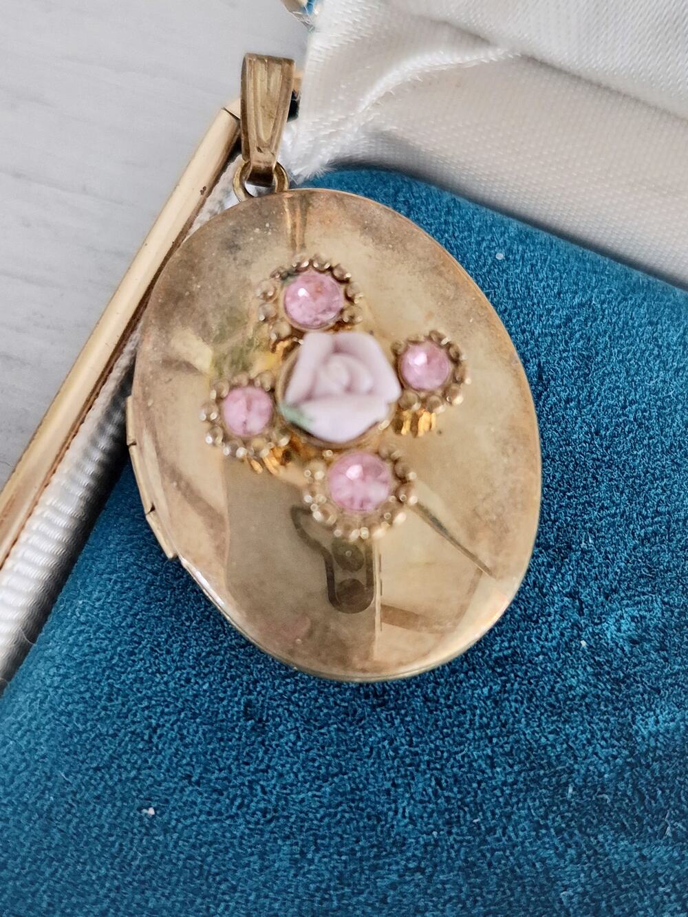 Vintage Gold Tone Oval Pink Roses Rhinestone Locket